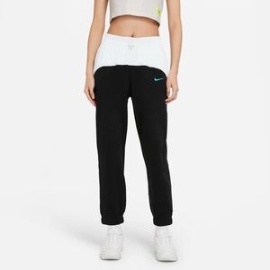 Nike Icon Clash Jogger in Black/White